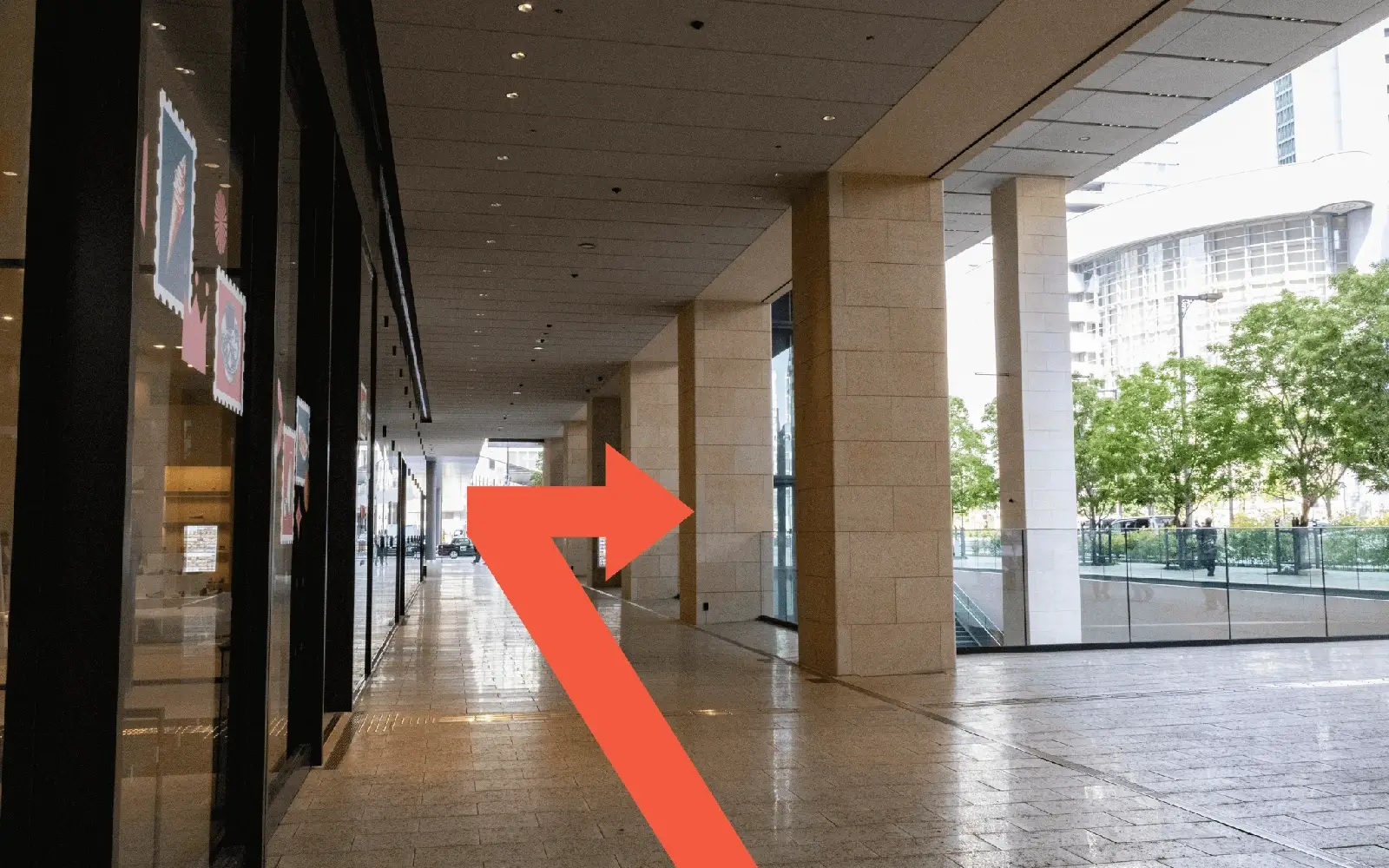 大阪駅西口からお越しの方へ(地上)