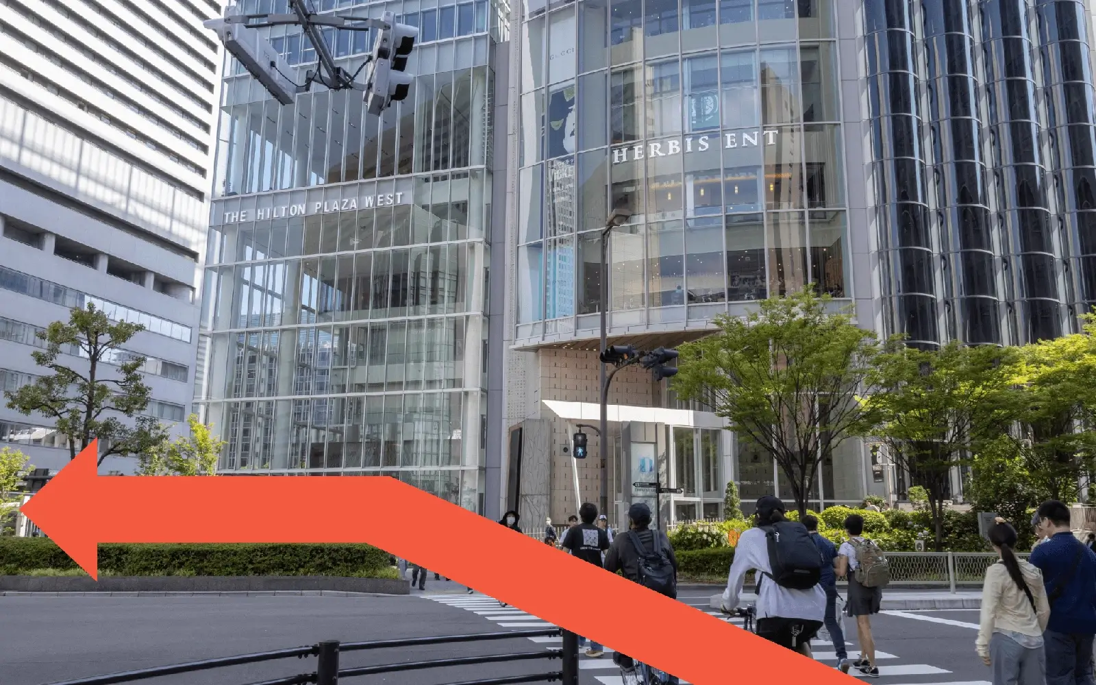 大阪駅西口からお越しの方へ(地上)