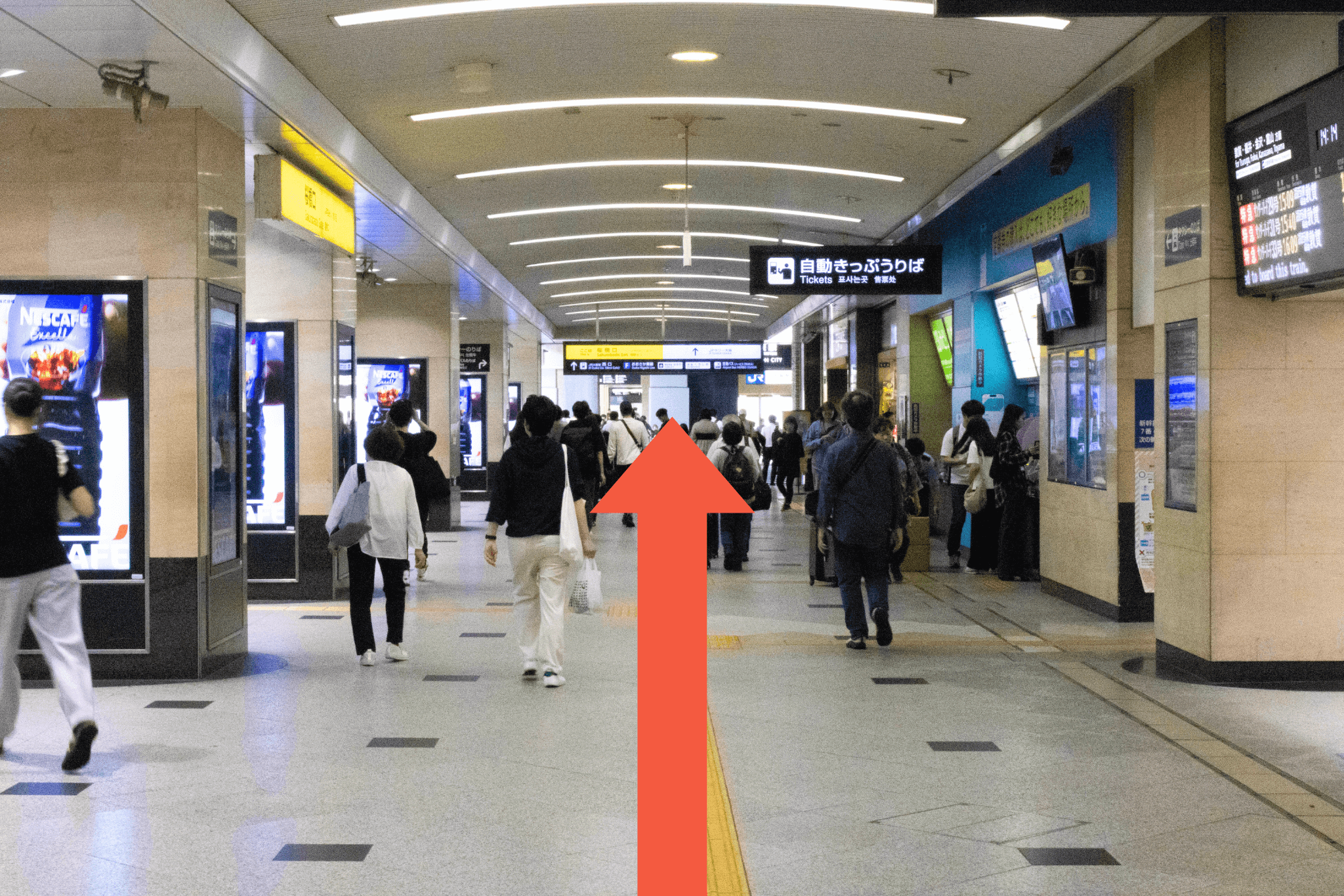 そのまま直進すると、横断歩道が見えてきます。